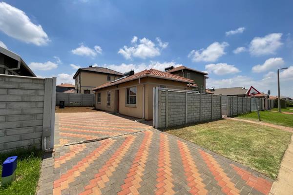 Welcome to this 3 bedroom home located in Leopards Rest.

The house boosts a spacious lounge area for relaxation and entertainment. ...