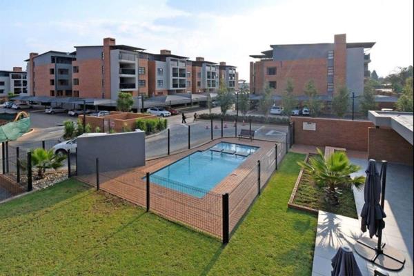 Very Modern and neat first-floor apartment with extremely low monthly levies (R1 150.00) in the highly sought after Royce Heights, in ...