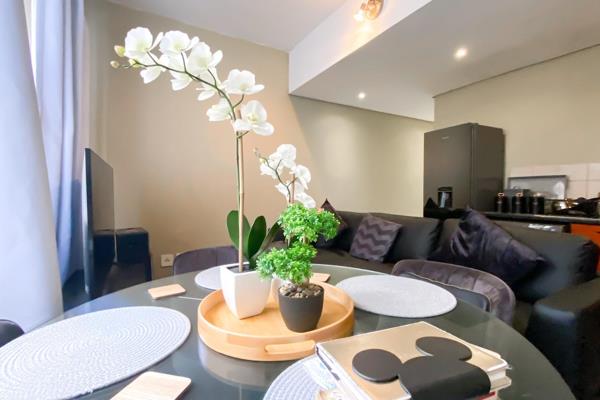 This apartment in Braamfontein offers 1.5 bedrooms with 1 bathroom ,a 
kitchen open ...