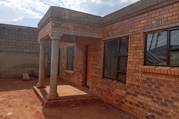 Charming Cottage for Sale on an opened stand in Katlehong South
Nestled in a desirable ...