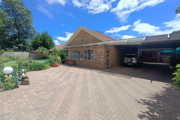 Spacious 4-bedroom family home in Welkom featuring 2 lovely bathrooms, a dining area overlooking a beautiful back garden, and a lounge ...