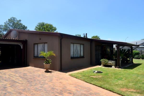 Markon Realty Exclusively present to you this lovely 3 bedroom home located in the tranquil neighborhood of Nigel, Gauteng. This lovely ...