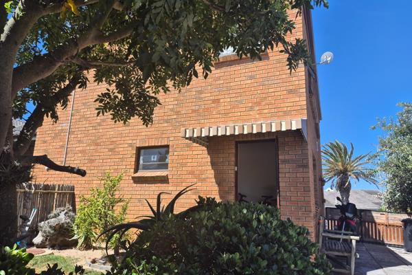 Set in Van Riebeeckstrand - Melkbosstrand this delightful 2 bedroom apartment is up for rent.  Own entrance leads to a cozy outside ...