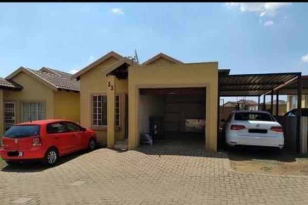 This Townhouse in popular area within a walking distance of Mphakathi mall in mohlakeng
This Townhouse consist of 2 bedrooms
Bathroom ...