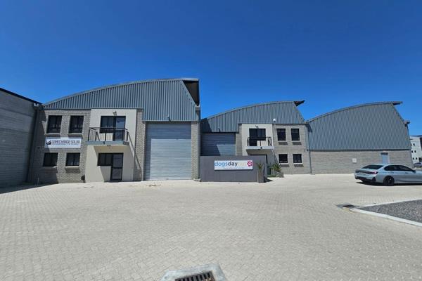 Prime Warehouse and Office Space in Firgrove Industrial Park

This 348m2 warehouse and ...