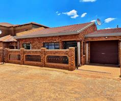 House for sale in Roodekop