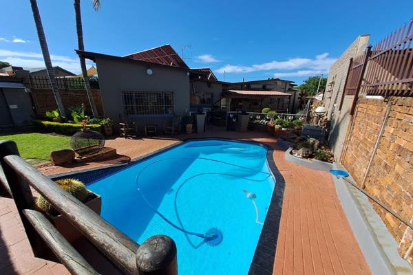 Sinoville beautiful modern 3 bedroom house with an open plan Study for sale situated above Zambezi Street. Open plan Family/TV room ...