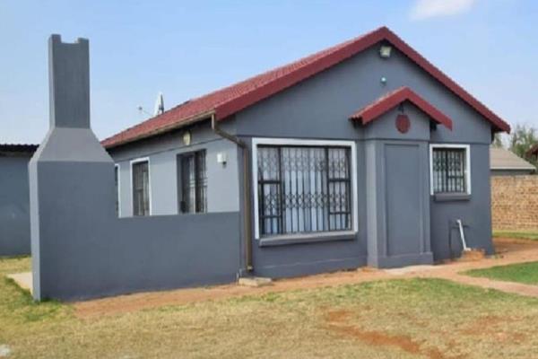 Going on Auction: Wednesday 26 February 2025
Reserve Price: R1 450 000 (All offers will be reviewed)
Expected opening bid: R1 300 ...