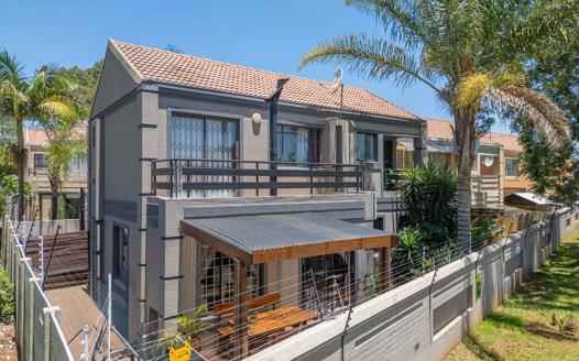 3 Bedroom Townhouse for sale in Hurlyvale