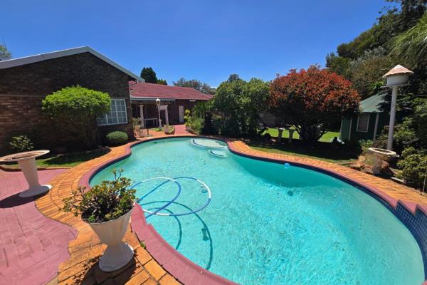 Discover this stunning 3 bedroom, 3 bathroom home, perfect for entertaining and family living. Featuring an inviting swimming pool and ...