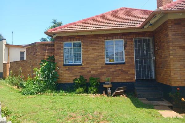 This three bedroom house is a hidden gem waiting to be transformed into your dream home.

Close to Potchefstroom you&#39;ll enjoy the ...