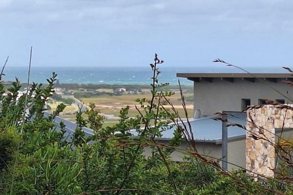 This 816 sqm stand is located in the heart of Stilbaai, offering the perfect blend of urban convenience and stunning ocean views. ...