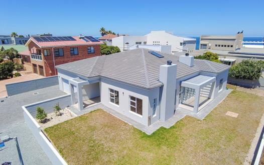 3 Bedroom House for sale in Yzerfontein