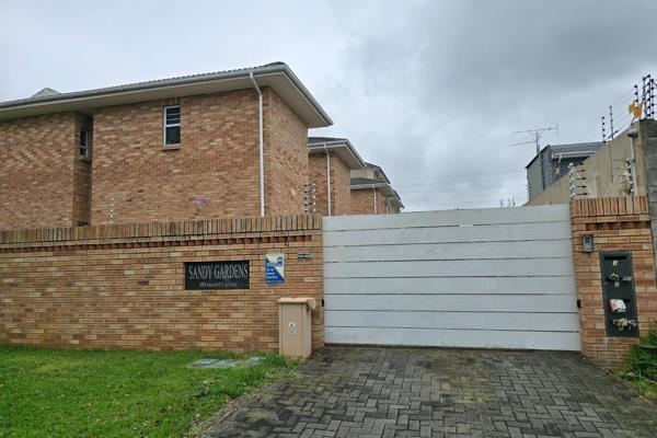 Neat and modern 3 Bedroom townhouse in central Nahoon.
This townhouse consists of an open plan lounge and kitchen area, with a ...