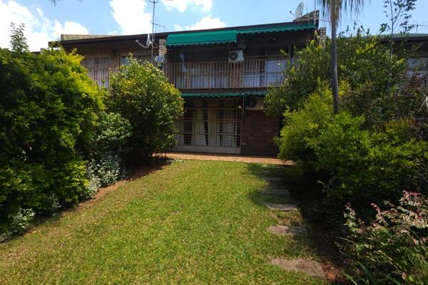 ONSITE AUCTION: Wednesday 19 February 2025 @ 11:00 Viewing @ 10:00
This property is very spacious 130m2.  It has 2 living areas, 3 ...