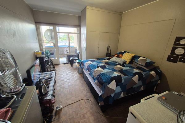 You can own this bachelor flat for your self of rent it out for investment.
Flat offers one bedroom with separate kitchen and ...