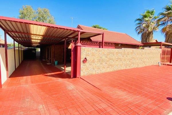 This beautiful home is situated in a prime location, not far from Moretele Park. Ideal for families, this property offers:

3 ...