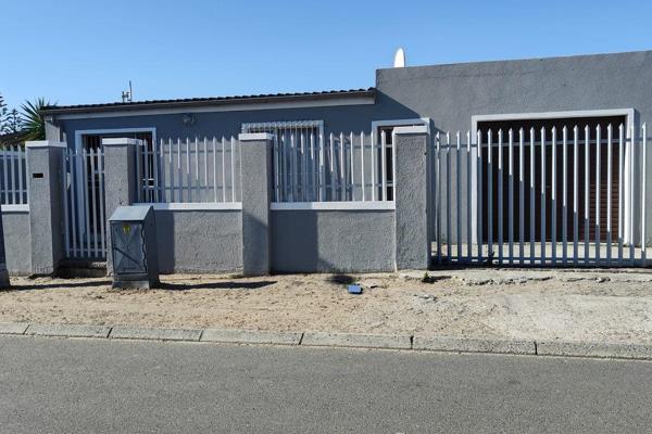 Sole and Exclusive Mandate!

This lovely 3 bedroom 1 bathroom home is situated in Bishop Lavis.

This property offers:
*2 car garage ...