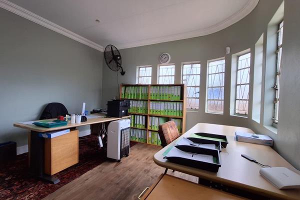 Ideal business location! This is an opportunity not to be missed!

This classical Capital Park house, currently used as office space ...