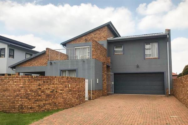 Situated in an estate in the suburb of Pomona located in the northerly part of Kempton Park in Gauteng. 

This Lovely property ...