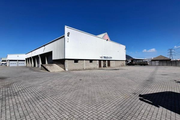 This impressive 3,258m2 industrial property in Epping offers a comprehensive solution ...