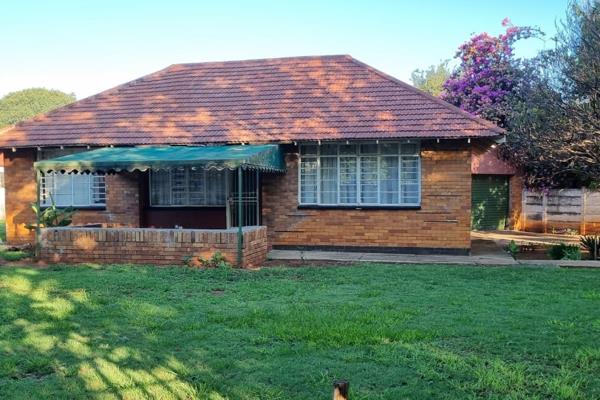 This 3-bedroom home features wood block flooring in all bedrooms.

It offers two living areas: an open-plan lounge and dining room. ...