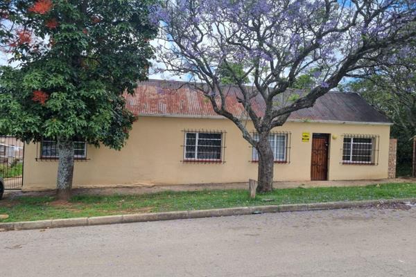 This exceptional property, is strategically located on Matthew Street, right at the entrance of Grahamstown. It boasts three bedrooms ...