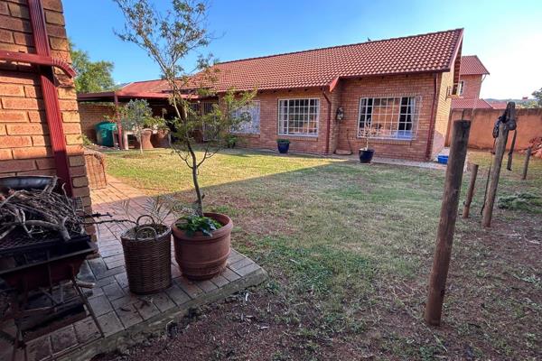 This is an urgent sale, at this price who can resist?
R1.490mil not negotiable.

offering
3 bedrooms
2 bathrooms - one en- ...