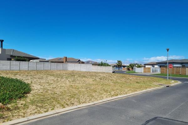Large and level corner plot to build your family home on. 
You can build East or North ...