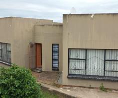 House for sale in Phakamisa