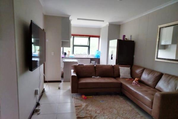 This neat and tidy 2 bedroom 2 bathroom apartment is situated in the 24 hour manned security estate of Waterways.

Perfect if work at ...