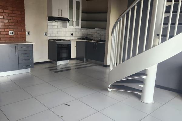 Fairly Newly built
Upmarket Finishes
Close to malls, Close to University of Pretoria
AVAILABLE IMNMEDIATELY!!!

There is a kitchen ...