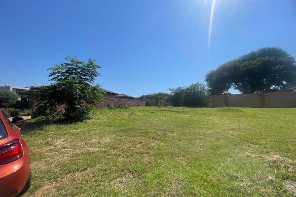 Build your dream home on this expansive 1000sqm vacant stand, perfectly situated in a secure and sought-after estate in Centurion.

Key ...