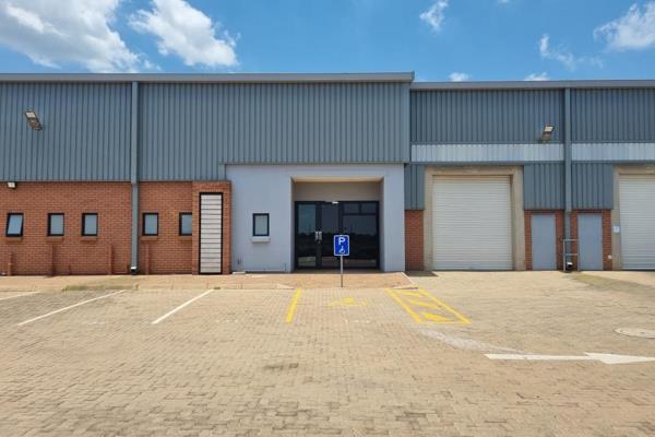 Situated in Twenty One Business Park just off the R21 on Olifantsfontein road. This warehouse is close to Kempton park and Centurion. ...