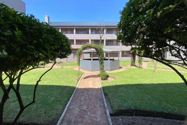 Welcome to the stunning 2 bedroom Apartment in the heart Benoni, ready to be made a home. 
The apartment is perfectly situated close to ...