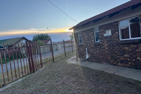 2 bedroom house fitted with a fitted kitchen, sitting room and a seperate toilet.