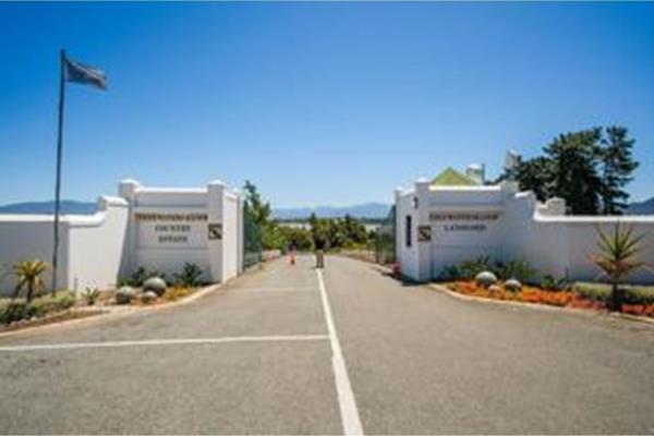 This secure lifestyle estate is situated on the eastern shore of Theewaterskloof Dam, just over an hour’s drive from Cape Town and ...