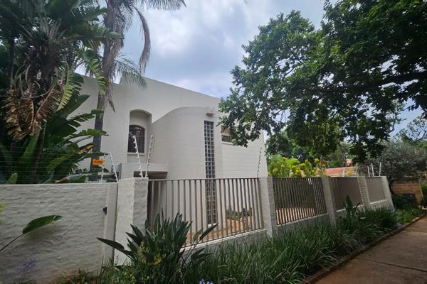 With a perfect Anderson Street address and within walking distance of Pretoria&#39;s best schools and the University of Pretoria, this ...