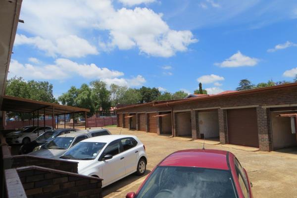 Sole mandate !

2 Bedroom Flat for Sale in Carletonville

Splendor Value for your money. 

This 2 bedroom flat is ideally situated ...