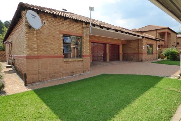 A UNIQUE CLUSTER HOME

Situated in a secure, small complex in a quiet street in Beyers Park.

Well positioned for major routes ...