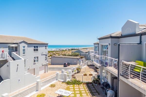 This apartment is the perfect seaside retreat, located just seconds from the ocean. It boasts a spacious layout, including a luxurious ...