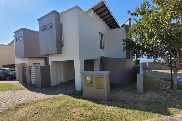 RENTAL AVAILABLE 1 MARCH 2025: PET FRIENDLY

This lovely 3 bedroom 2 bathroom duplex unit is situated in the popular Golfview Estate ...