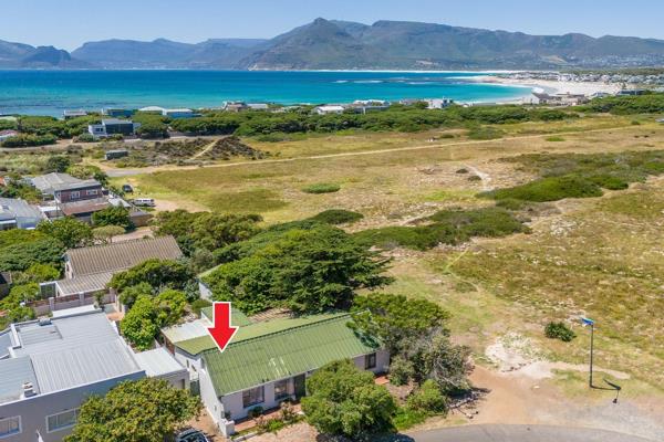 This delightful old cottage offers more than meets the eye and is rich with Kommetjie’s ...