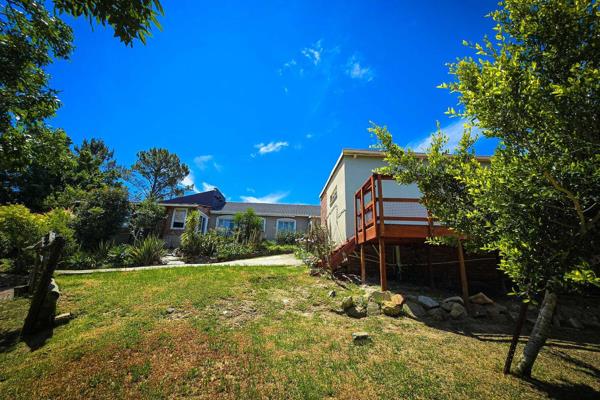 Situated on a tranquil hill with breathtaking views of Grahamstown, this delightful family home offers the perfect combination of ...