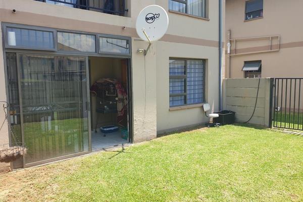 2 bedroom ground floor dubplex available for rent. 

THE PROPERTY 

2 bedrooms ground floor 
Shower only 
Open plan (kitchen connects ...