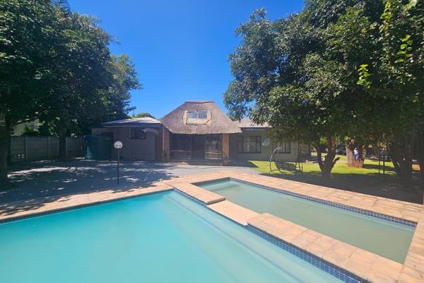 Exclusive sole mandate!
This home is an excellent buy, not only in the address it has, but also what the property offers you! Win R1 ...