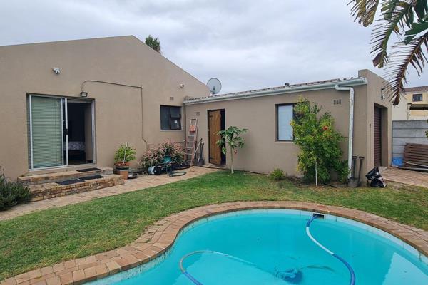 &gt; Spacious lounge &amp; dining area. 
&gt; Fully installed open plan kitchen +BICs, oven &amp; gas hob. 
&gt; Family bathroom &amp; ...