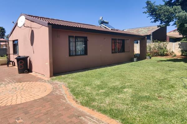 This 3 bedroom house is situated in the centre of Ennerdale, with separate bathroom and toilet, kitchen and nice sunny lounge. It has a ...