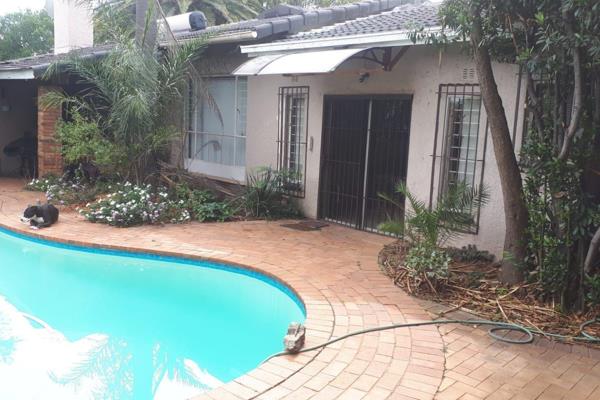 1 bedroom garden cottage 
situated in Malanshoff , this cottage overlooks the pool at the back of the property.
fully tiled with lots ...