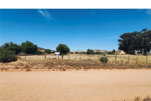 This 2396m2  property is situated in Hooikraal Smallholding area of Moorreesburg, Western Cape. Already fenced
Very close to the local ...